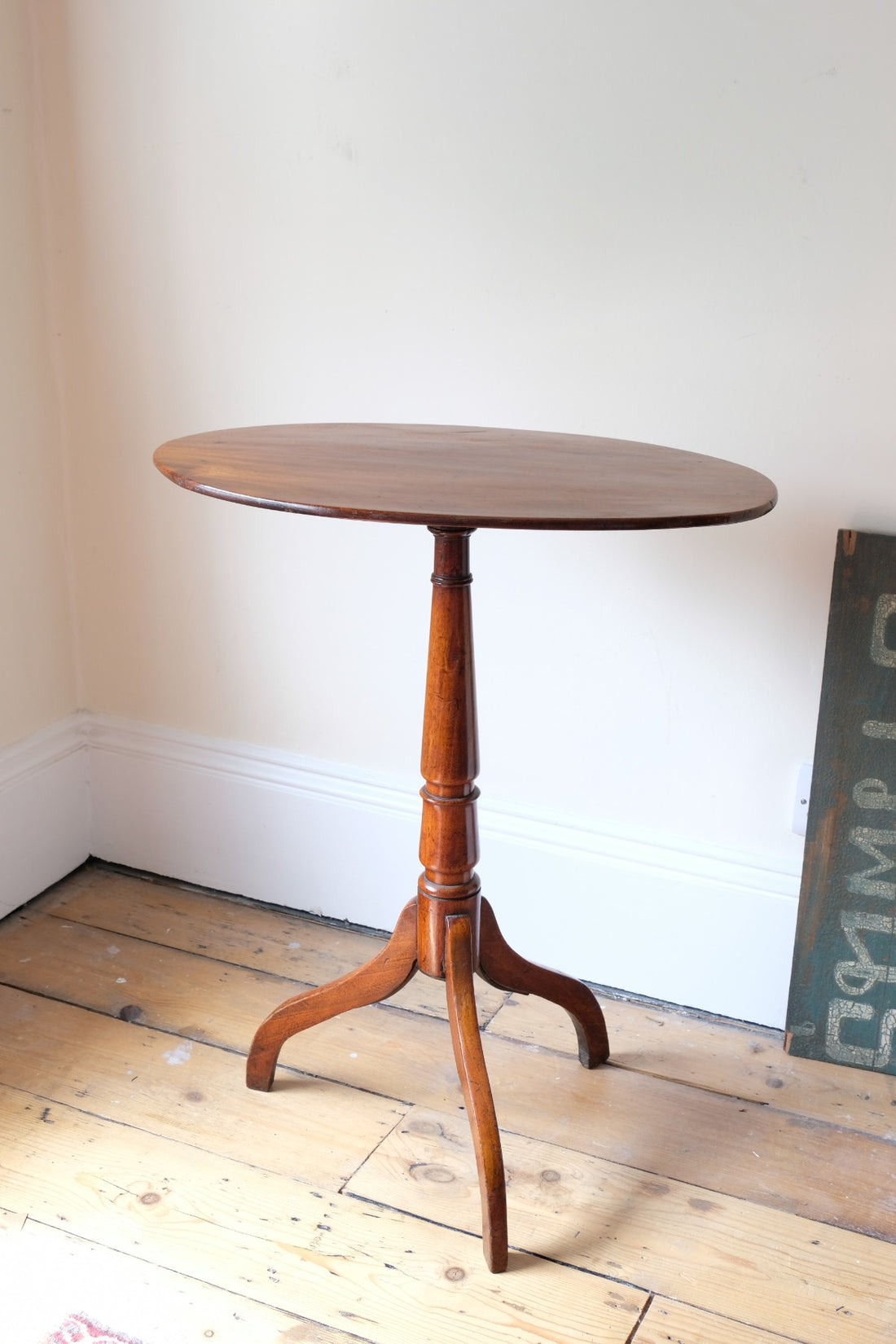 Antique flame mahogany oval wine table - George III