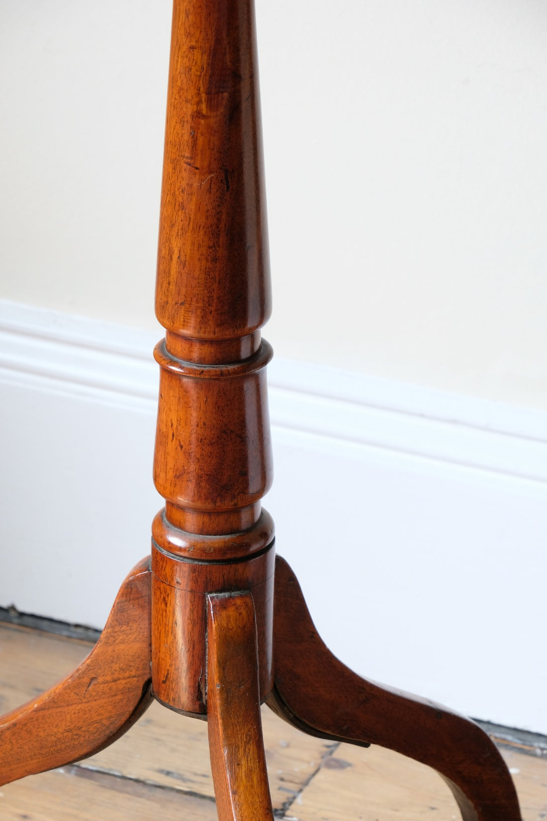 Antique flame mahogany oval wine table - George III