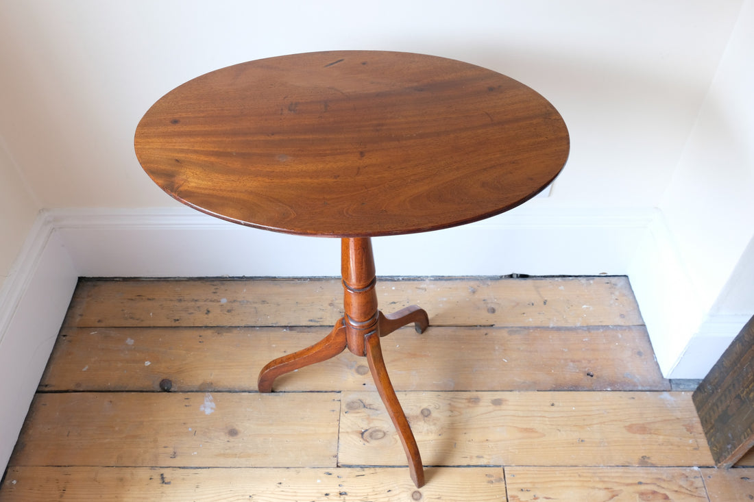 Antique flame mahogany oval wine table - George III