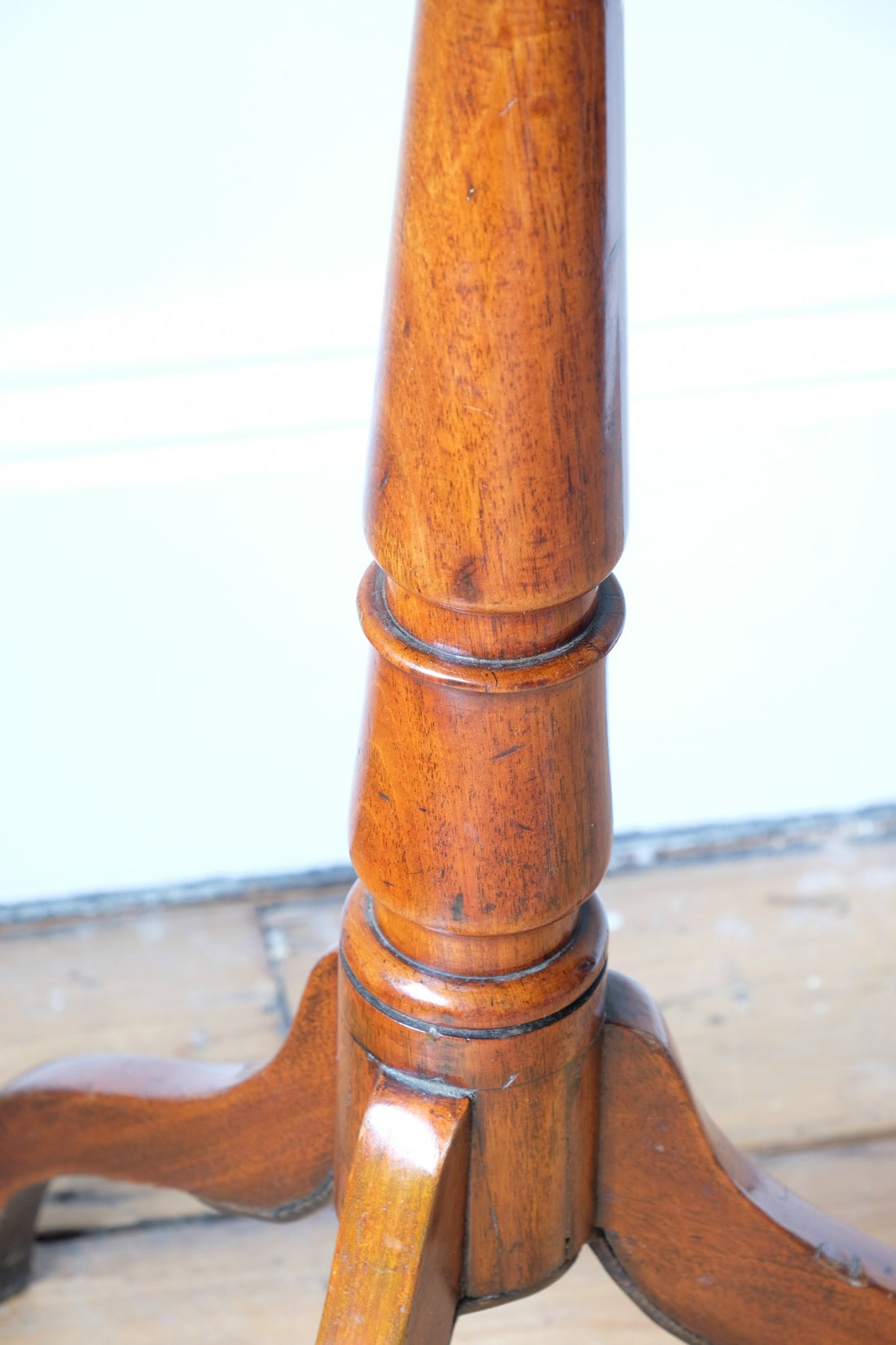 Antique flame mahogany oval wine table - George III