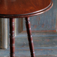 Detail of turned leg and lower shelf under tier