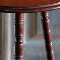Detail of turned leg and lower shelf under tier