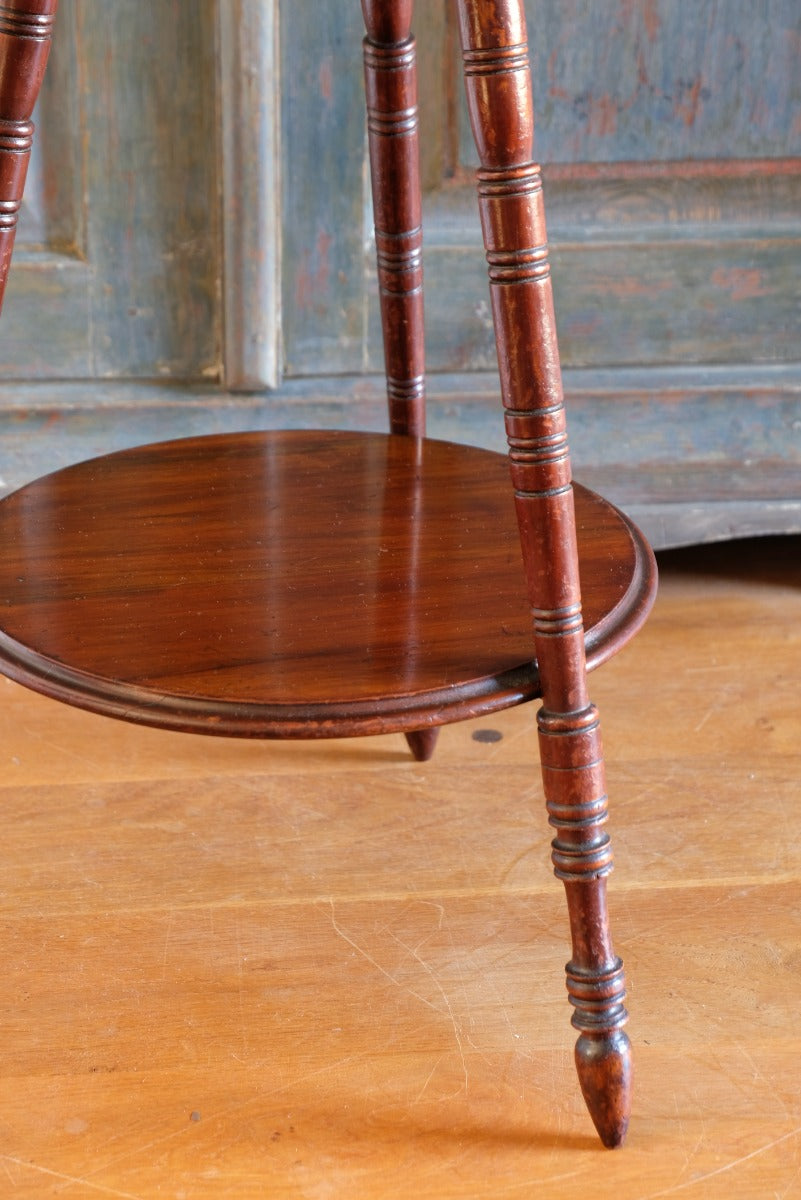 Detail of turned leg and lower shelf under tier
