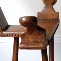 Side profile with sculptural arms and tripod base