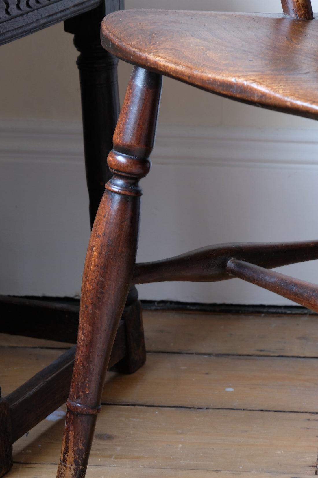1leg of a 19th Century Windsor Wheelback Armchair in Ash & Elm