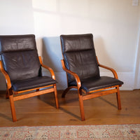 Pair of 1970s Danish Stouby bentwood leather lounge chairs with sculptural oak frames