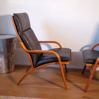 Pair of 1970s Danish Stouby bentwood leather lounge chairs with sculptural oak frame