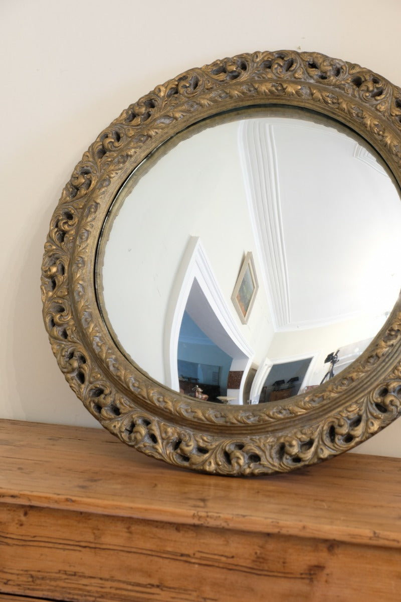 19th Century Round Convex Giltwood Mirror with Pierced Foliate Frame