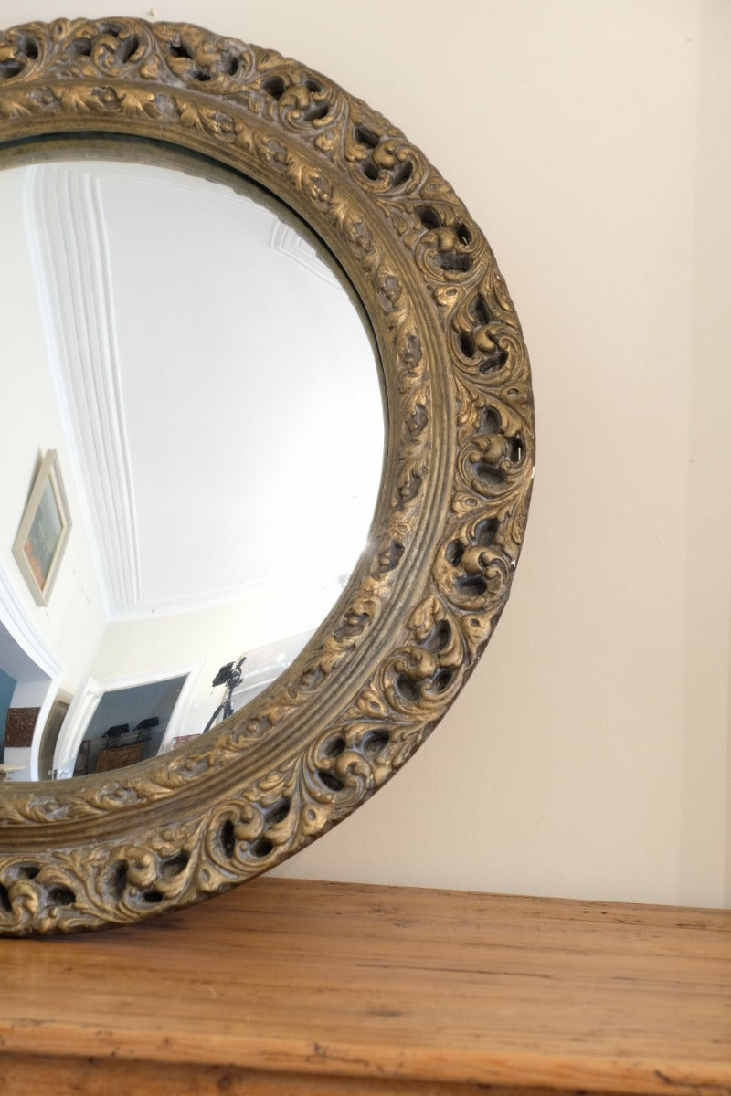 19th Century Round Convex Giltwood Mirror with Pierced Foliate Frame