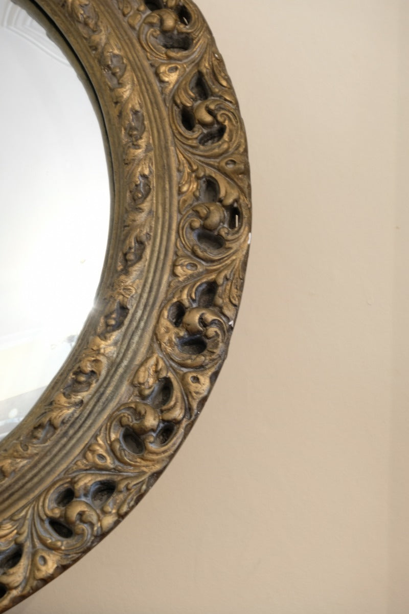 19th Century Round Convex Giltwood Mirror with Pierced Foliate Frame