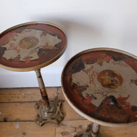 Cloe up of the table tops - Pair of antique chinoiserie lacquered pedestal side tables with hand painted oriental scenes and gilt detailing