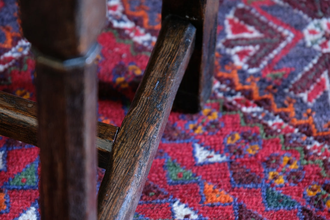 Turned and block legs with H‑stretcher on antique elm chair