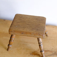 Early 20th Century Oak & Beech Country Stool with Turned Legs showing solid oak seat and turned beech legs