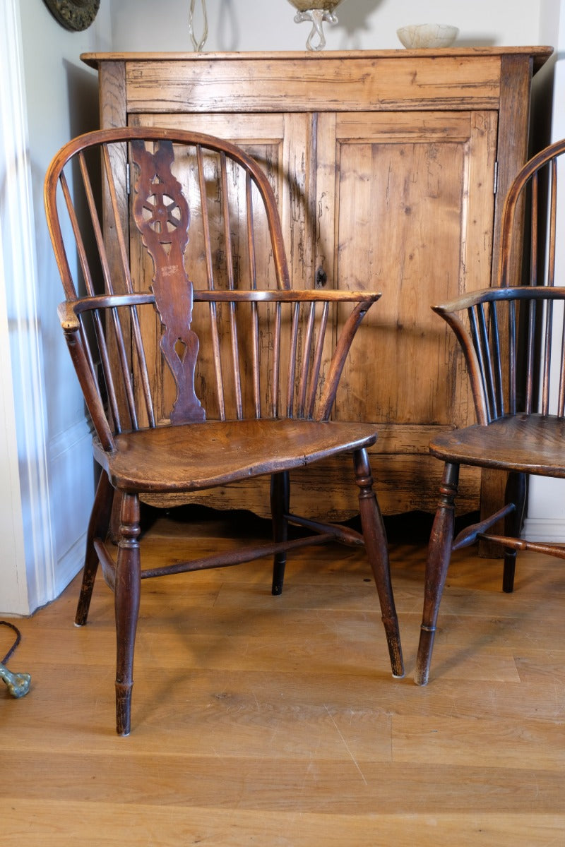 Pair of 19th Century Windsor Wheelback Armchairs in Ash and Elm