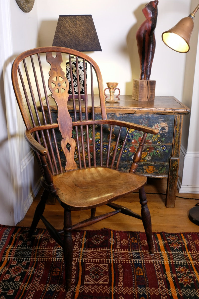 19th‑century Windsor wheelback armchair turned spindles elm seat