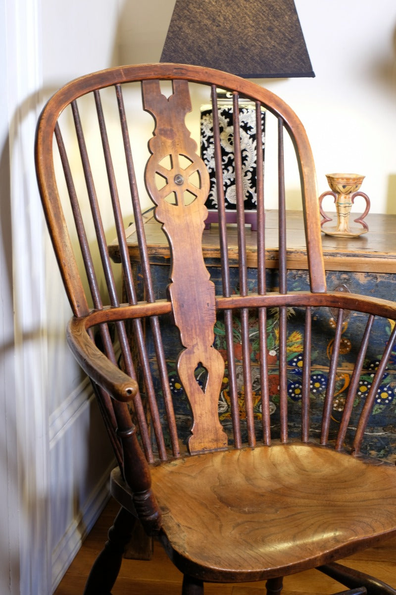 19th‑century Windsor wheelback armchair turned spindles elm seat