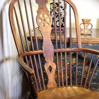 19th‑century Windsor wheelback armchair turned spindles elm seat