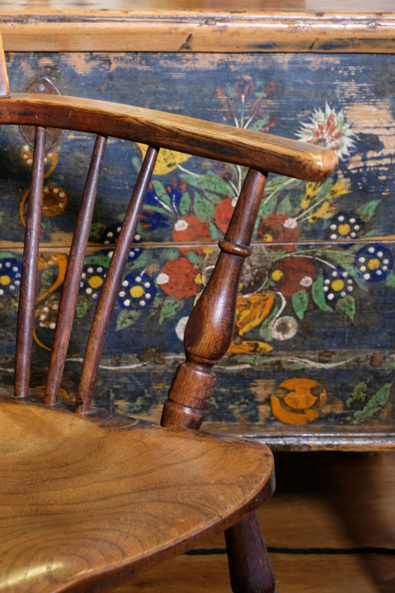19th‑century Windsor wheelback armchair turned spindles elm seat