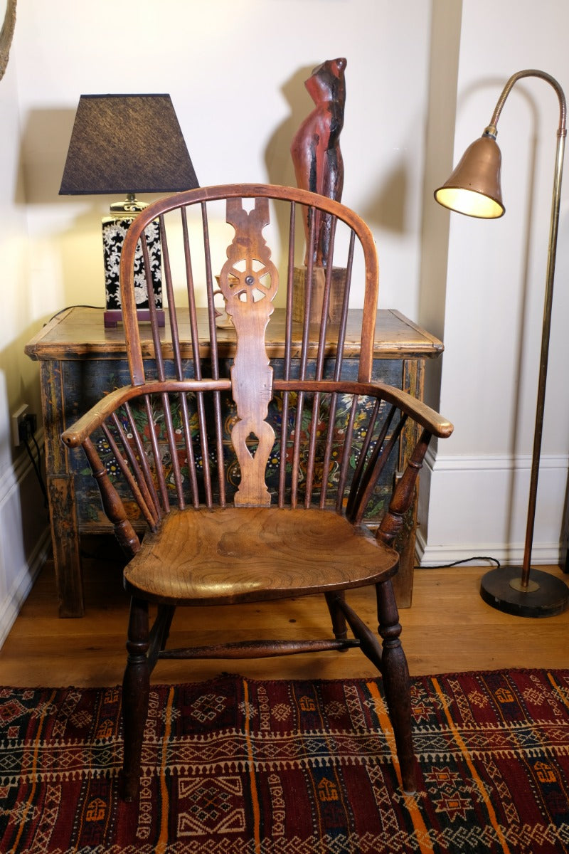 19th‑century Windsor wheelback armchair turned spindles elm seat