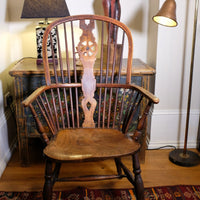 19th‑century Windsor wheelback armchair turned spindles elm seat