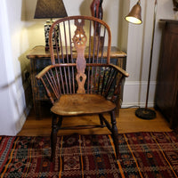 19th‑century Windsor wheelback armchair turned spindles elm seat