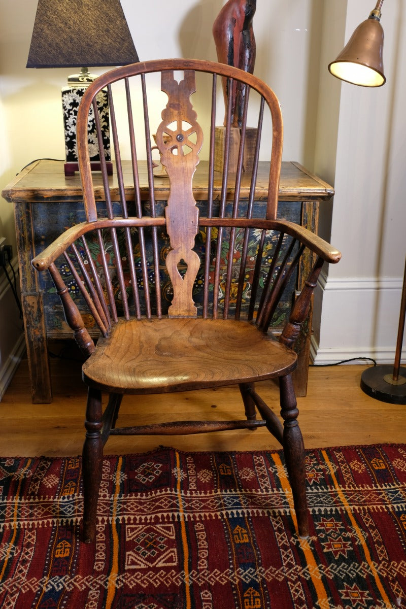 19th‑century Windsor wheelback armchair turned spindles elm seat