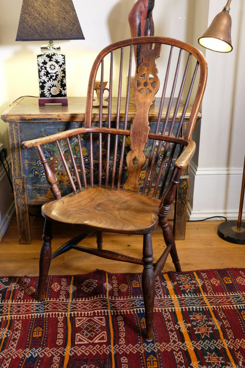 19th‑century Windsor wheelback armchair turned spindles elm seat