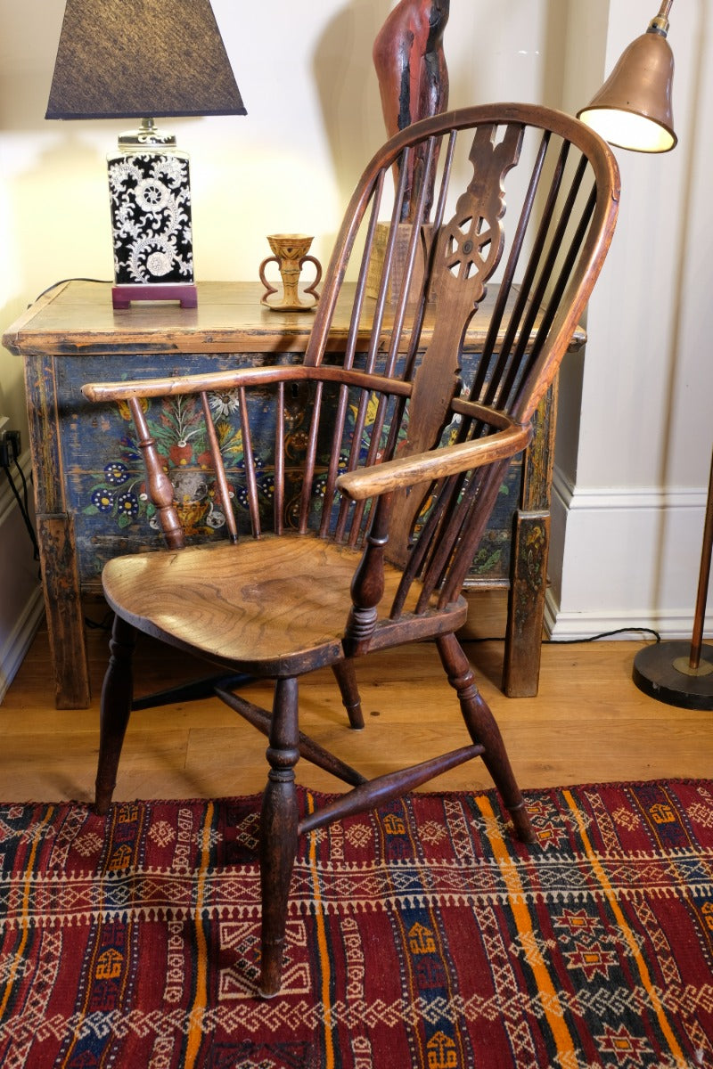 19th‑century Windsor wheelback armchair turned spindles elm seat