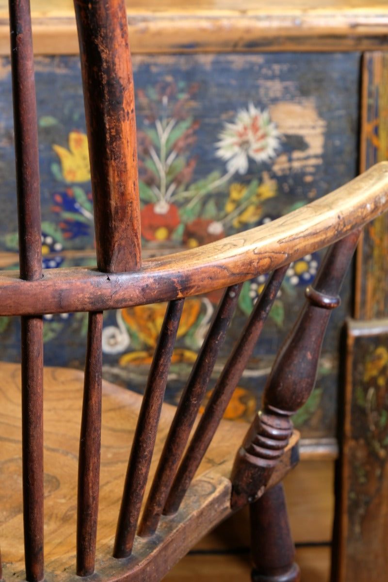 19th‑century Windsor wheelback armchair turned spindles elm seat