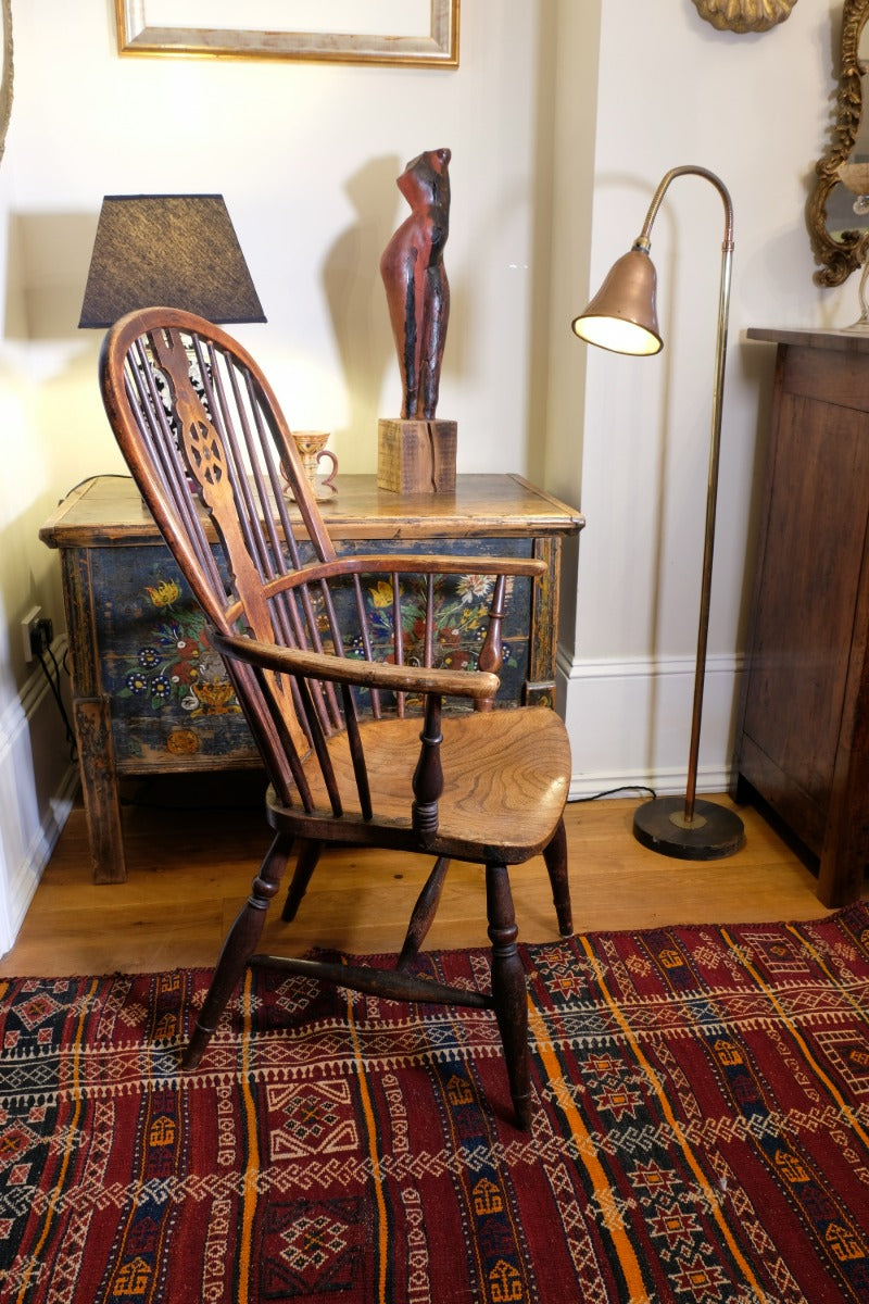 19th‑century Windsor wheelback armchair turned spindles elm seat