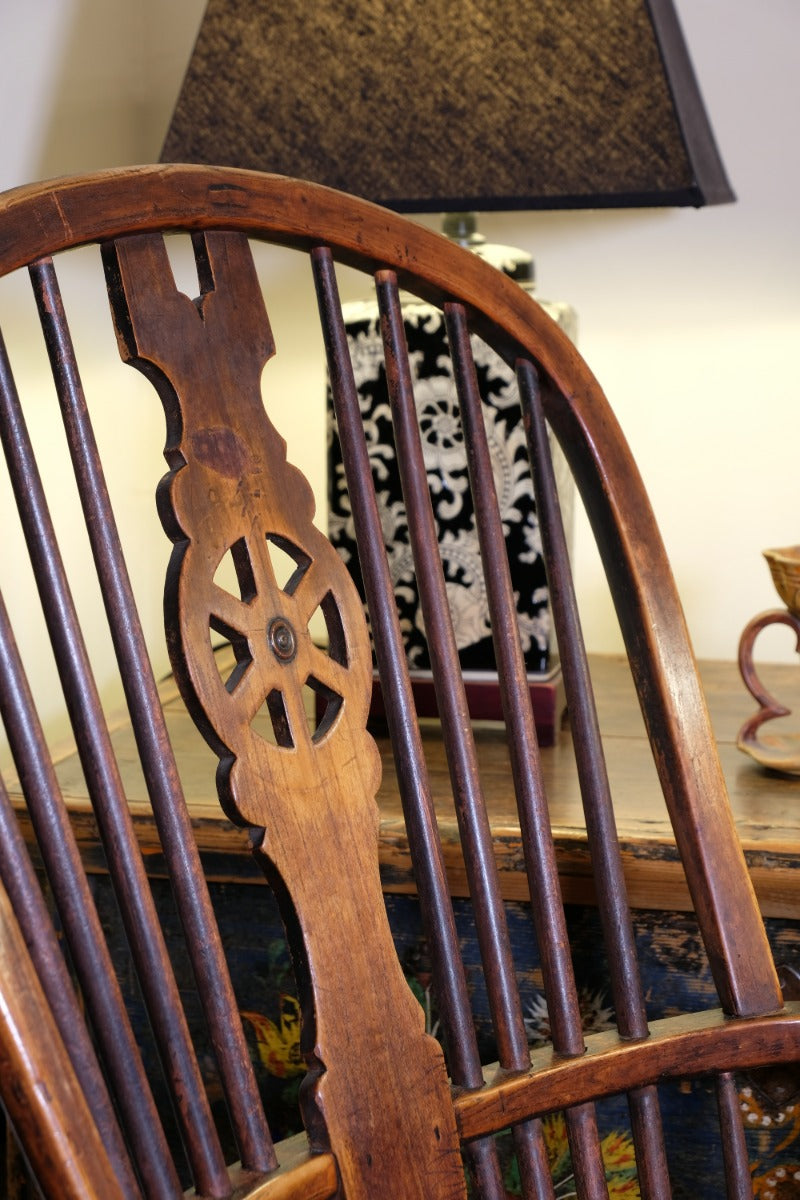 19th‑century Windsor wheelback armchair turned spindles elm seat