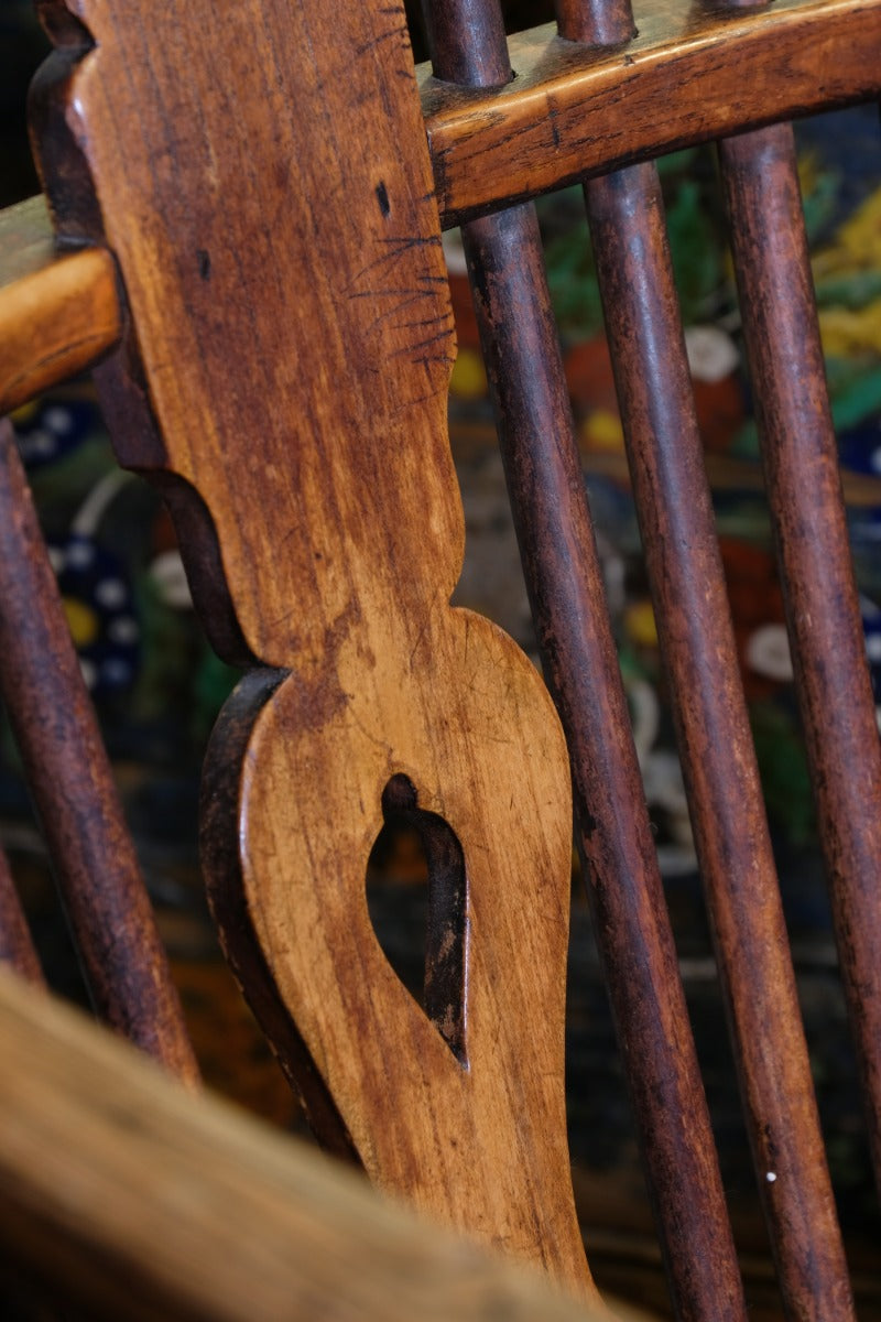 19th‑century Windsor wheelback armchair turned spindles elm seat