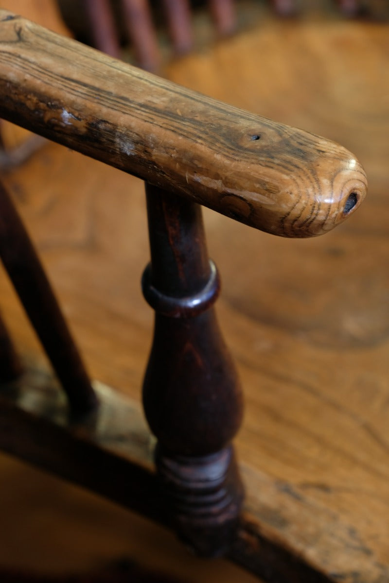 19th‑century Windsor wheelback armchair turned spindles elm seat