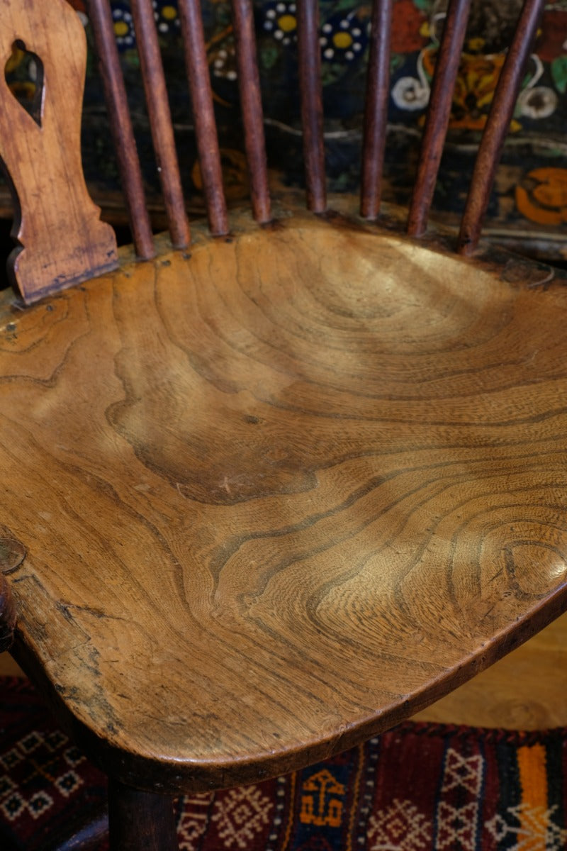 19th‑century Windsor wheelback armchair turned spindles elm seat