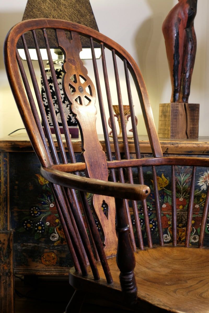 19th‑century Windsor wheelback armchair turned spindles elm seat
