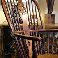 19th‑century Windsor wheelback armchair turned spindles elm seat