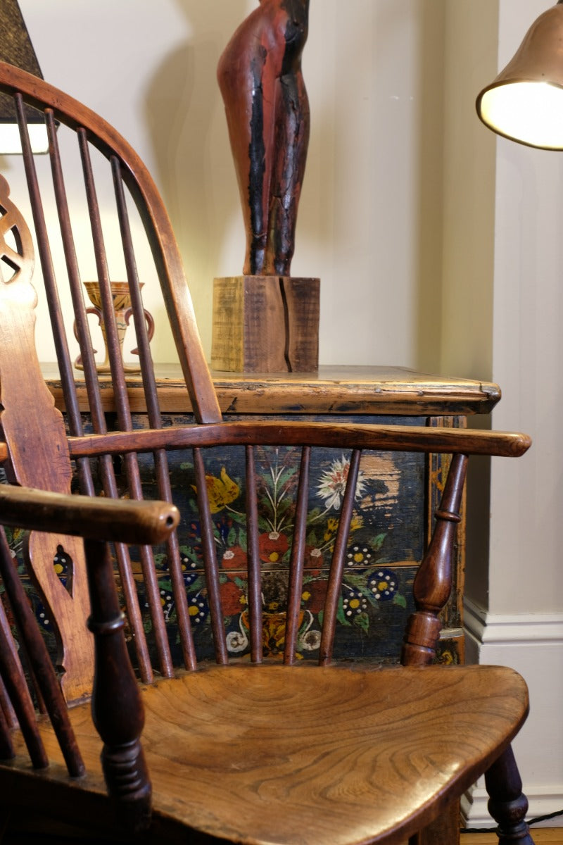 19th‑century Windsor wheelback armchair turned spindles elm seat