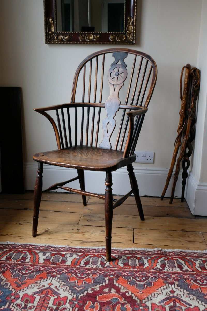 19th century Windsor wheelback armchair in ash and elm