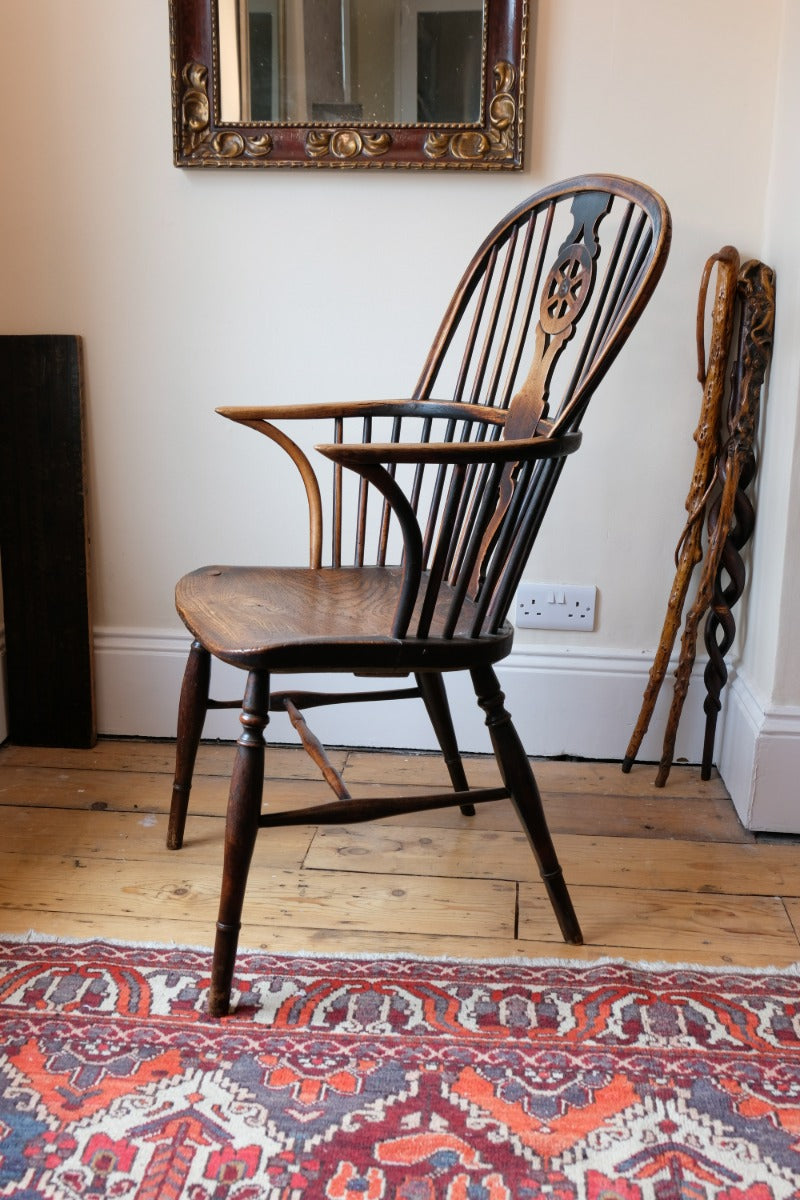 19th century Windsor wheelback armchair in ash and elm