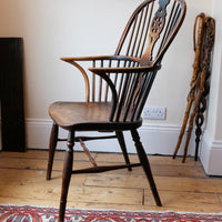 19th century Windsor wheelback armchair in ash and elm