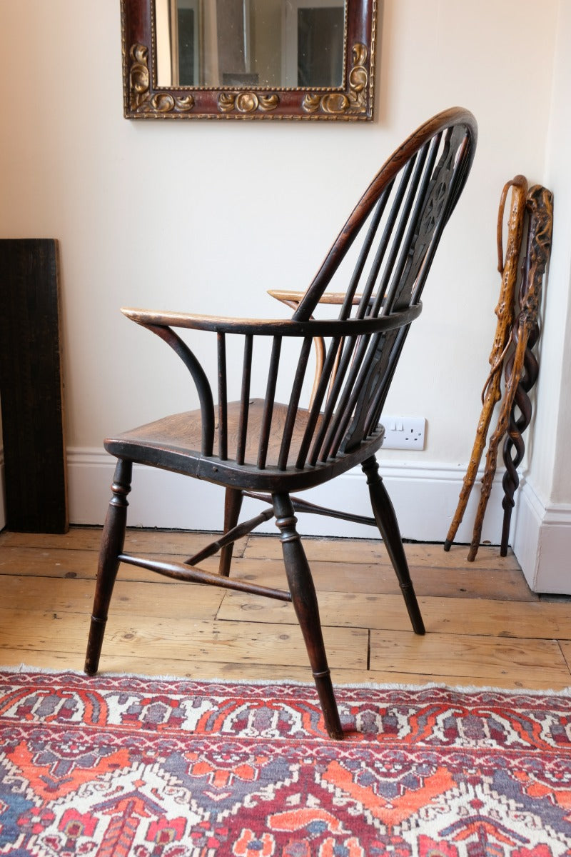 19th century Windsor wheelback armchair in ash and elm