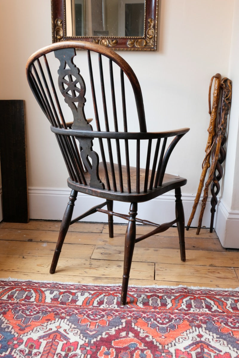19th century Windsor wheelback armchair in ash and elm