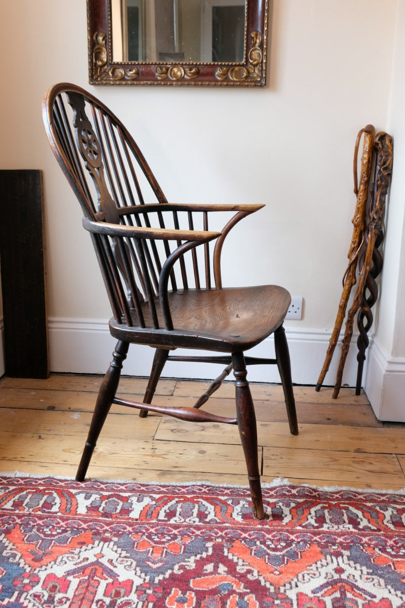 19th century Windsor wheelback armchair in ash and elm