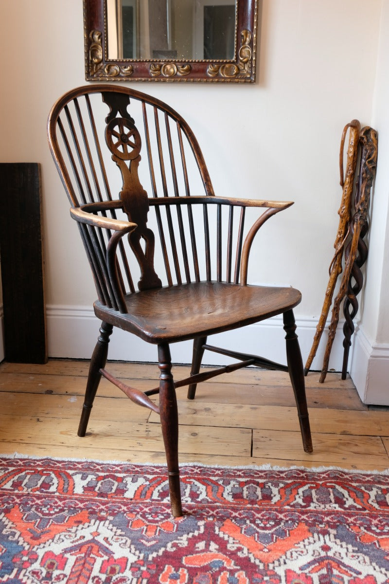 19th century Windsor wheelback armchair in ash and elm