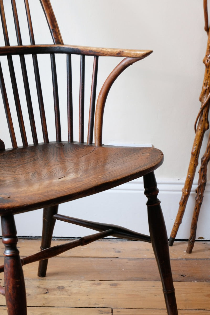 19th century Windsor wheelback armchair in ash and elm