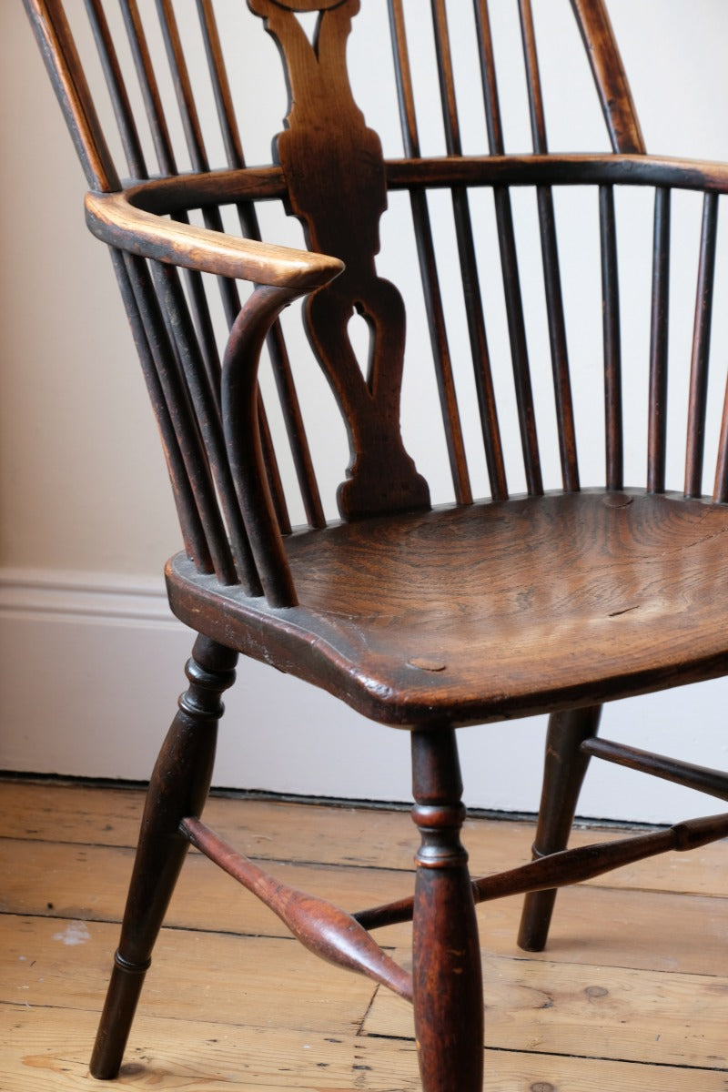 19th century Windsor wheelback armchair in ash and elm
