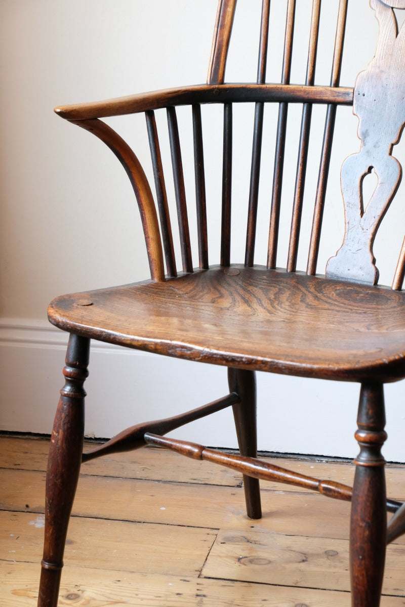 19th century Windsor wheelback armchair in ash and elm