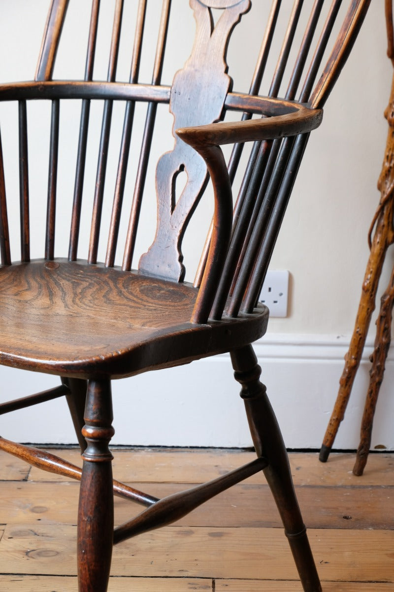 19th century Windsor wheelback armchair in ash and elm