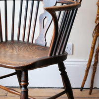 19th century Windsor wheelback armchair in ash and elm