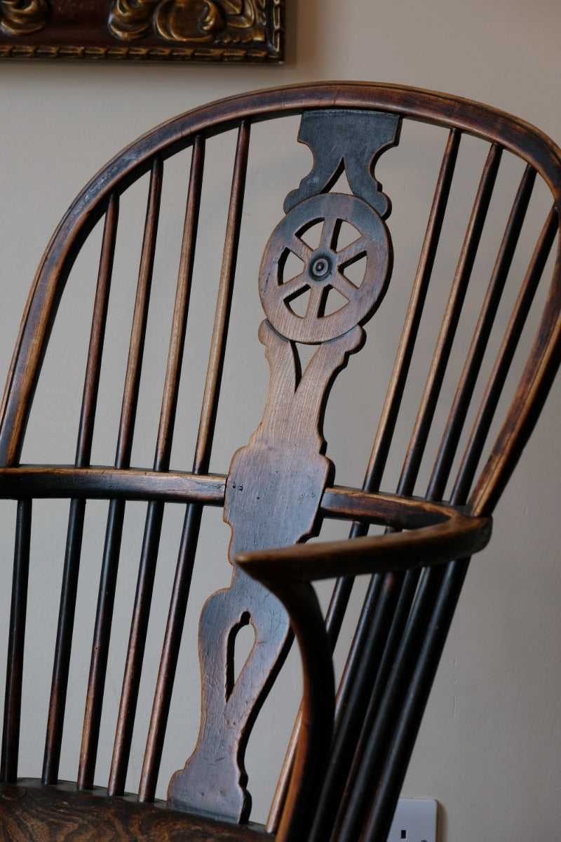 19th century Windsor wheelback armchair in ash and elm